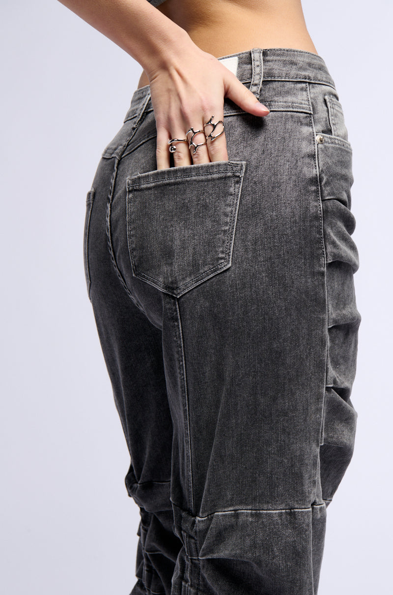 NEVER CHANGE RUCHED RELAXED FIT JEANS IN GRAY