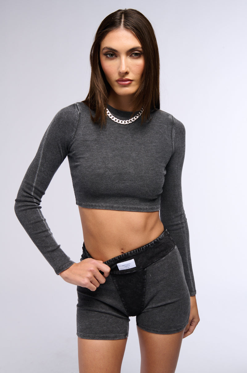 DILLON WASHED LONG SLEEVE TOP IN CHARCOAL GREY