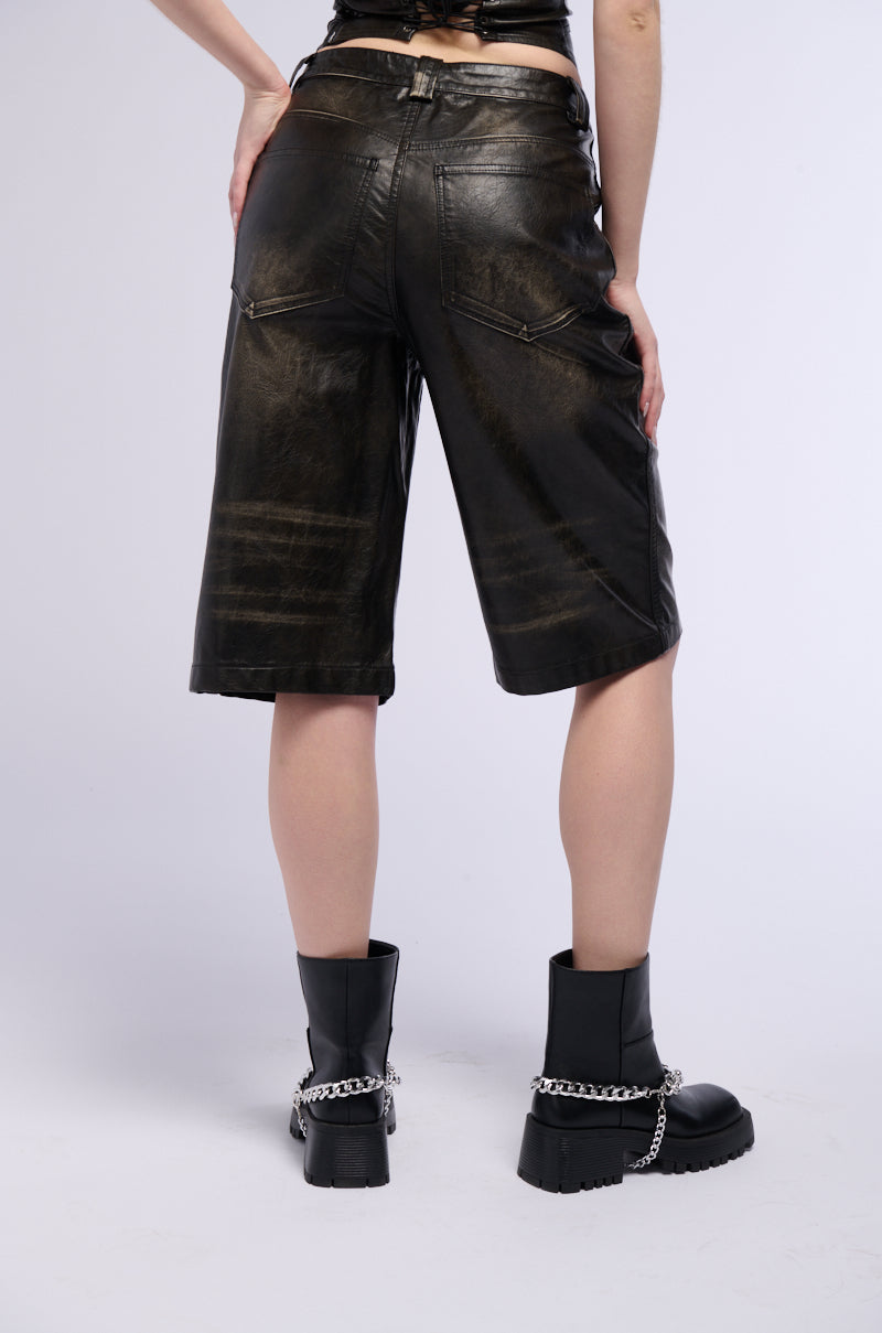 RILEY DISTRESSED WASH BERMUDA SHORTS