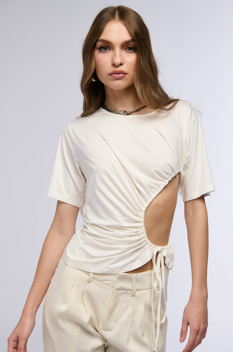 EASY DAY CUT OUT RUCHED T-SHIRT