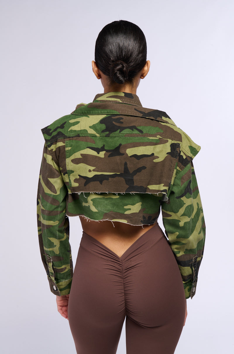 DOUBLE TROUBLE CROP CAMO DENIM JACKET