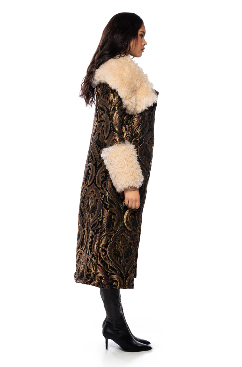 FLUFFY TRENCH WITH BONDED SHERPA ON BROCADE