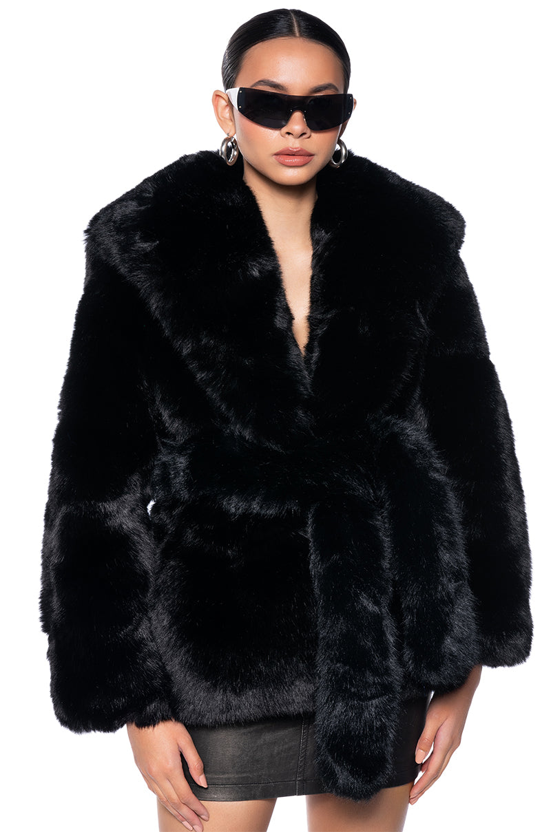 YETI SHARP SHOULDER FAUX FUR JACKET