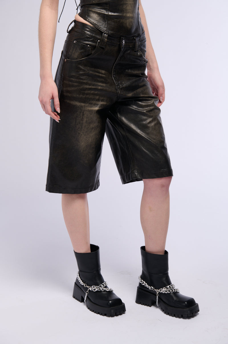 RILEY DISTRESSED WASH BERMUDA SHORTS