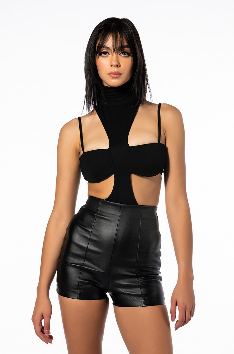 CUTOUT MOCK NECK CROP TOP