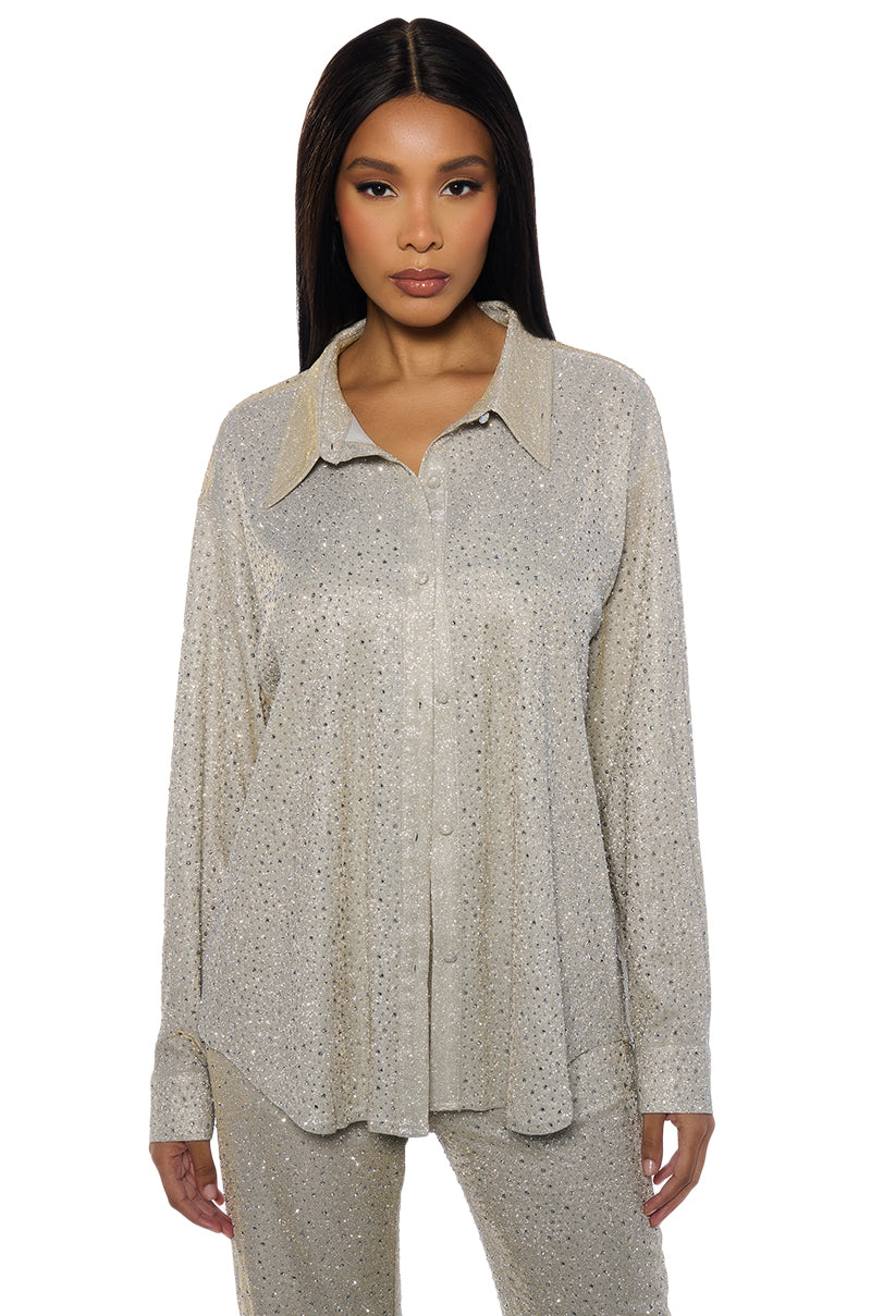 SHOW OFF SEASON EMBELLISHED BUTTON DOWN