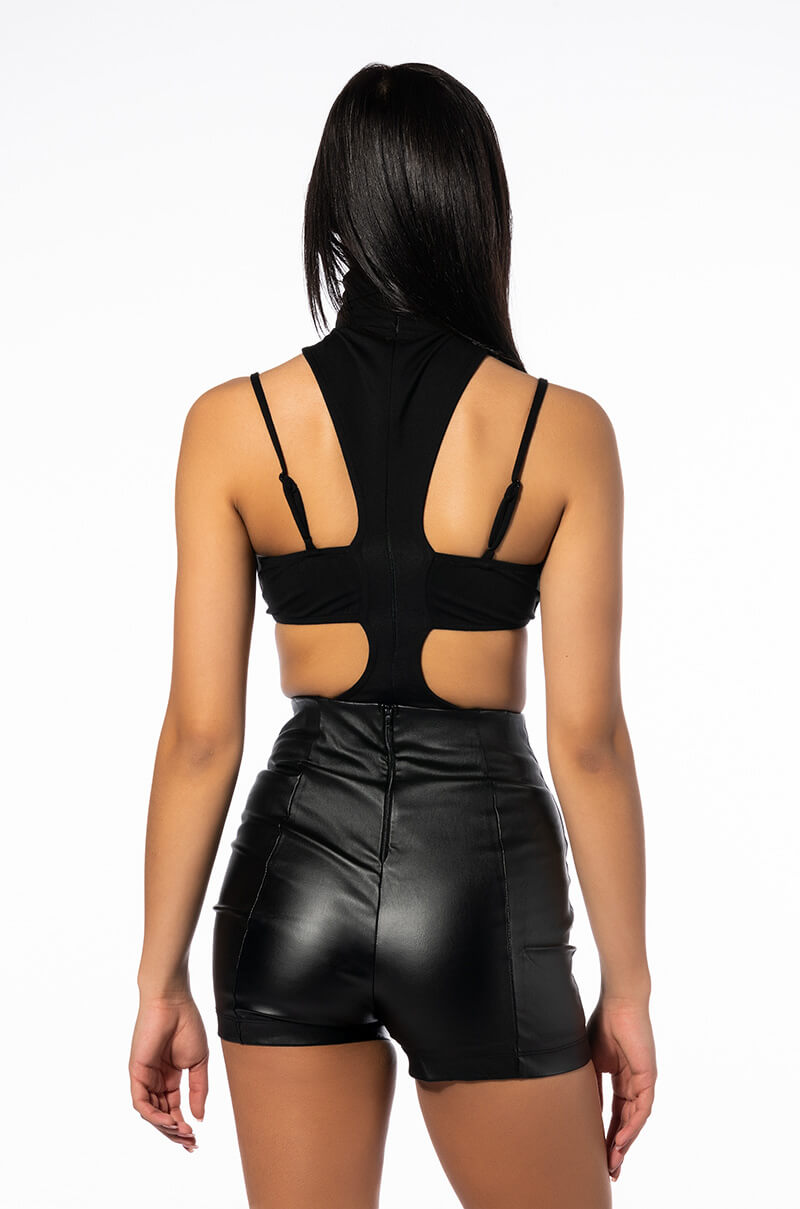 CUTOUT MOCK NECK CROP TOP