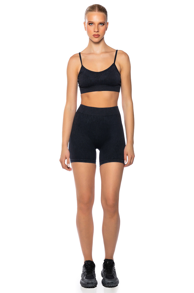 PAXTON LANEY SCOOP NECK CROP