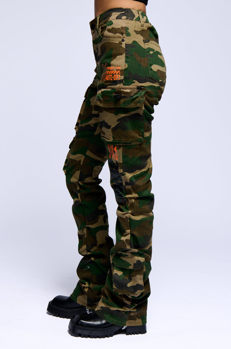 WOOD CAMO HIGH RISE STACKED PANTS