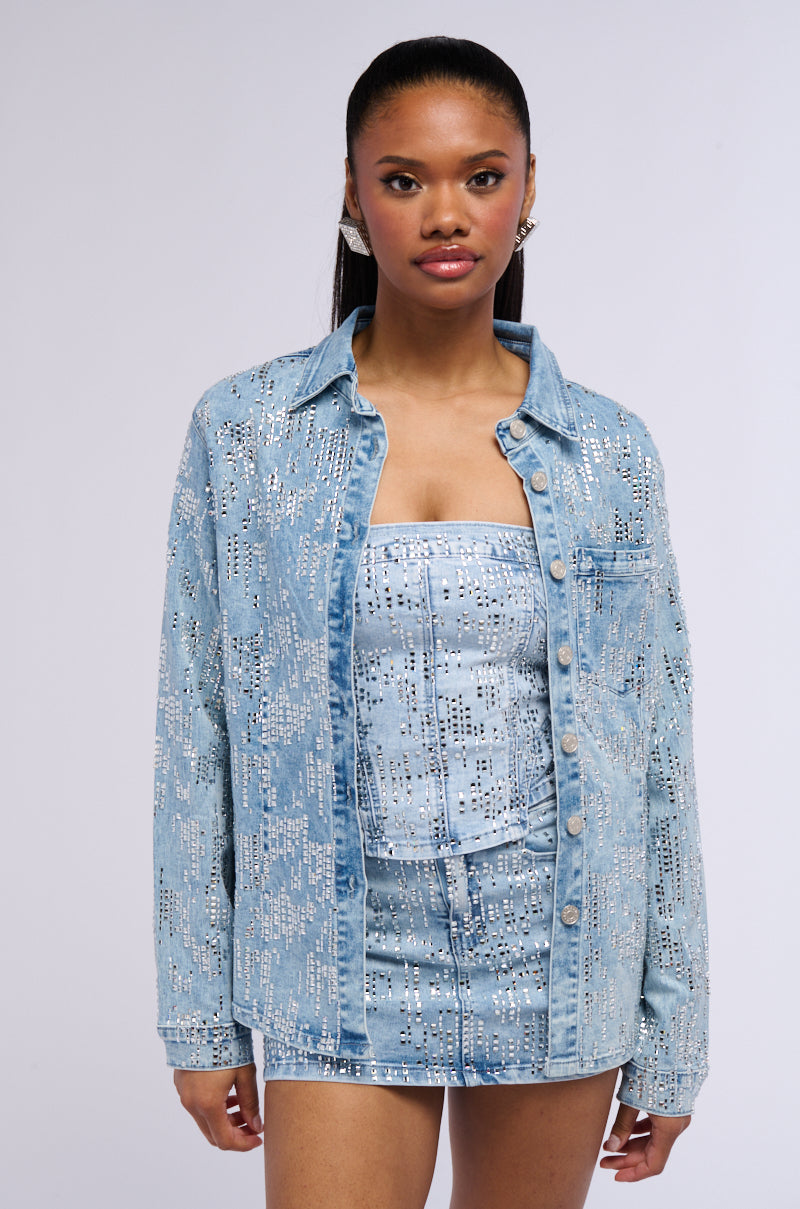 FROM DAY TO NIGHT DENIM BUTTON DOWN SHIRT