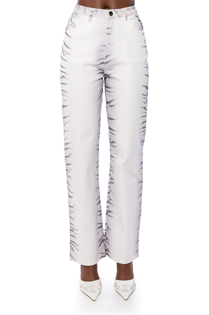 SONIC ROAR STRAIGHT LEG JEANS