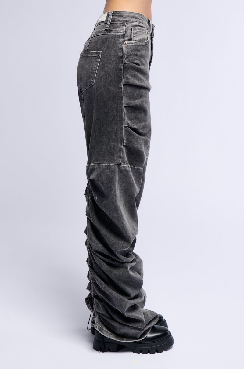 NEVER CHANGE RUCHED RELAXED FIT JEANS IN GRAY