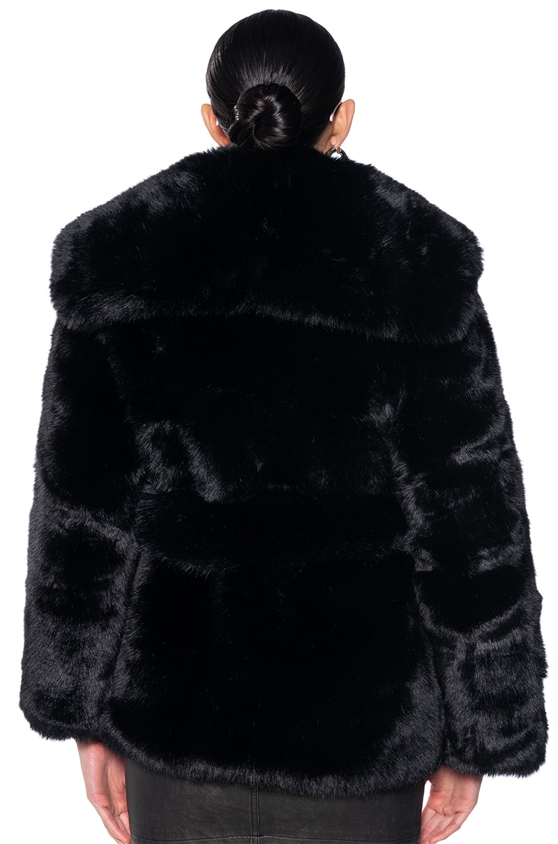 YETI SHARP SHOULDER FAUX FUR JACKET