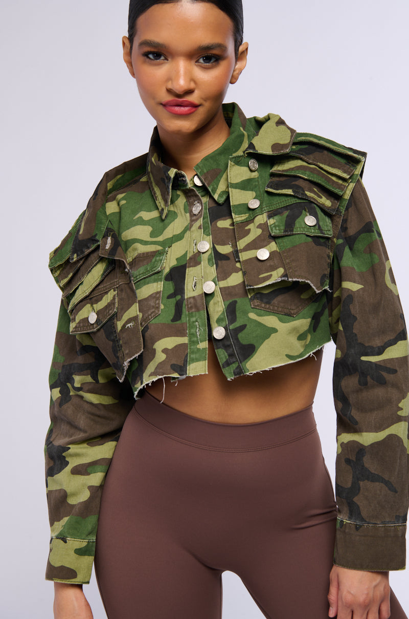 DOUBLE TROUBLE CROP CAMO DENIM JACKET