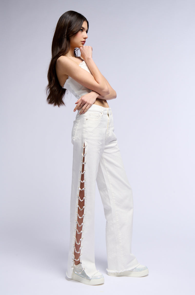 COVERED IN DIAMONDS RELAXED JEANS IN WHITE