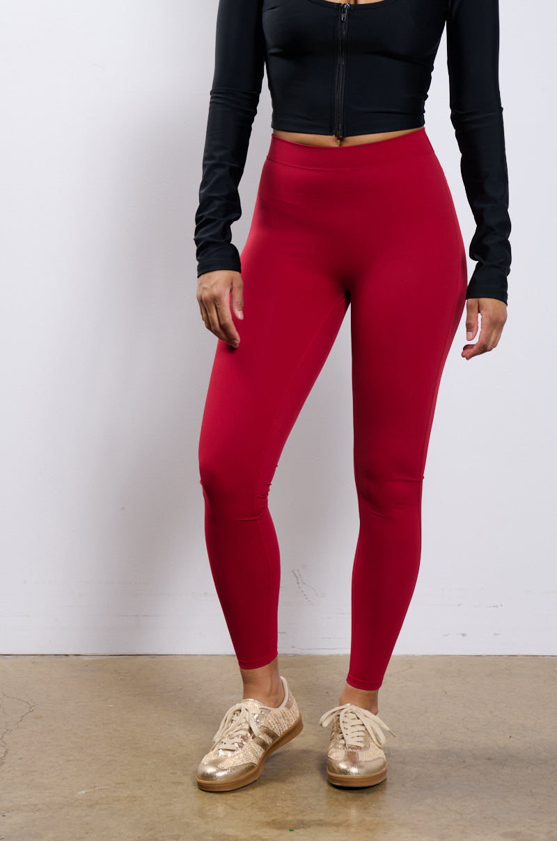 ON THE RUN RUCHED LEGGING IN RED