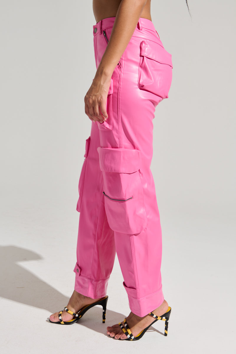 BUBBLEGUM SHORTY CARGO PANT IN PINK