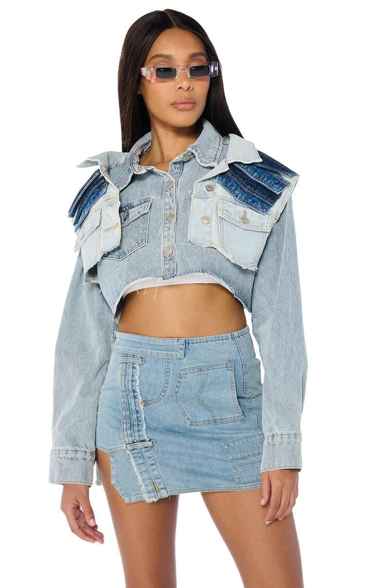 EVERYONE LOVES POCKETS DENIM CROP JACKET