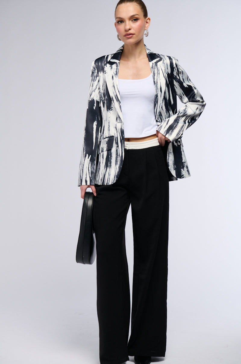 SATIN SCRIBBLE PRINT BLAZER