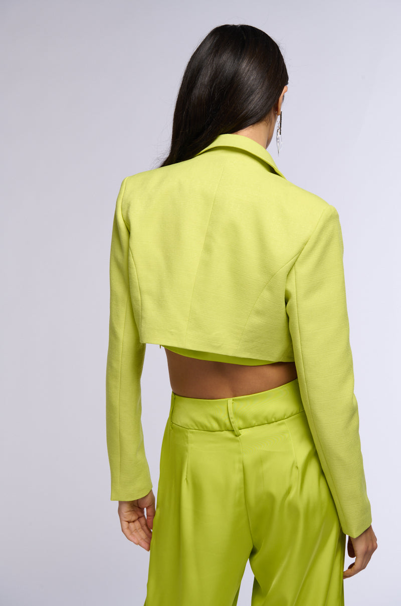 EVERYWHERE CROPPED SPRING BLAZER IN LIGHT GREEN