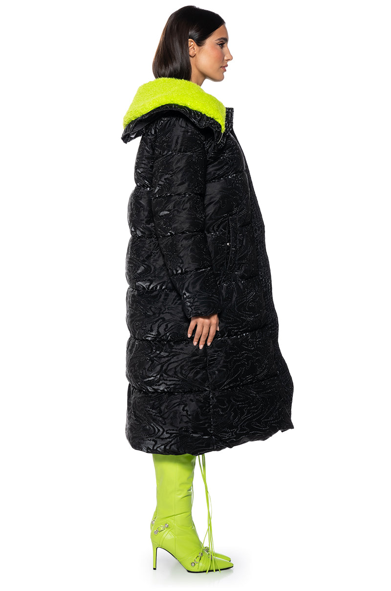 STAND OUT LONG PUFFER WITH SHERPA LINING