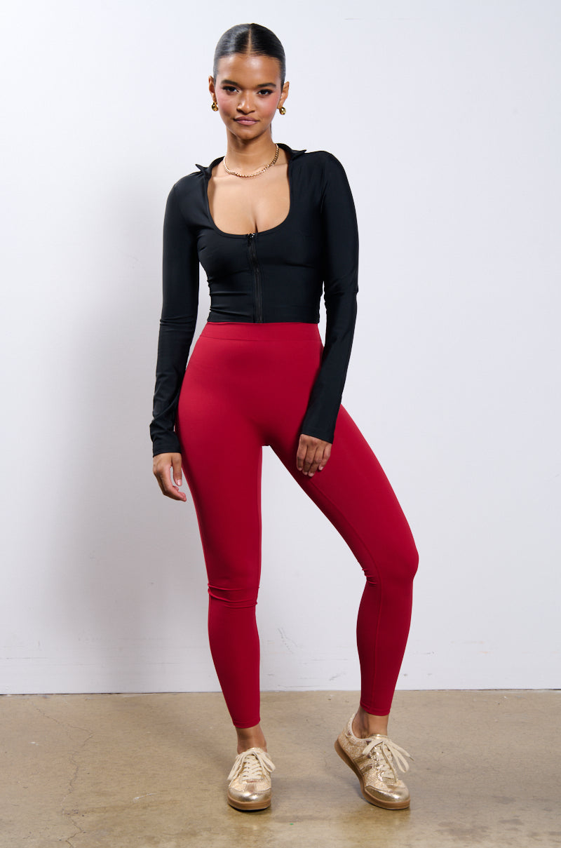 ON THE RUN RUCHED LEGGING IN RED