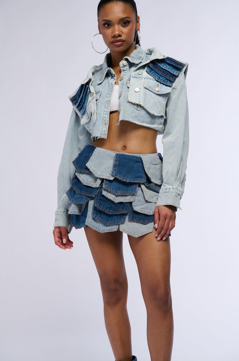 EVERYONE LOVES POCKETS DENIM CROP JACKET