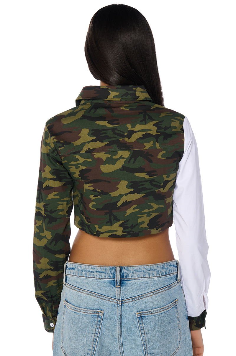 HER WAY LONG SLEEVE BUTTON DOWN POPLIN CAMO SHIRT