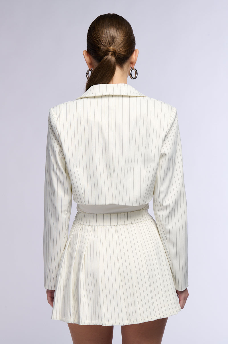 WHATS THE TEA PINSTRIPE CROP BLAZER IN WHITE