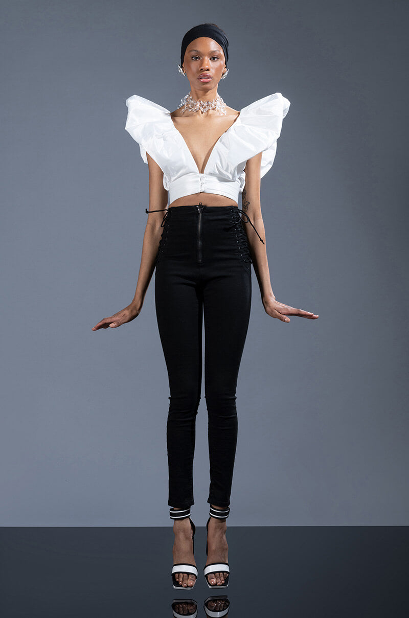 PUFF SHOULDER CROPPED BLOUSE IN WHITE