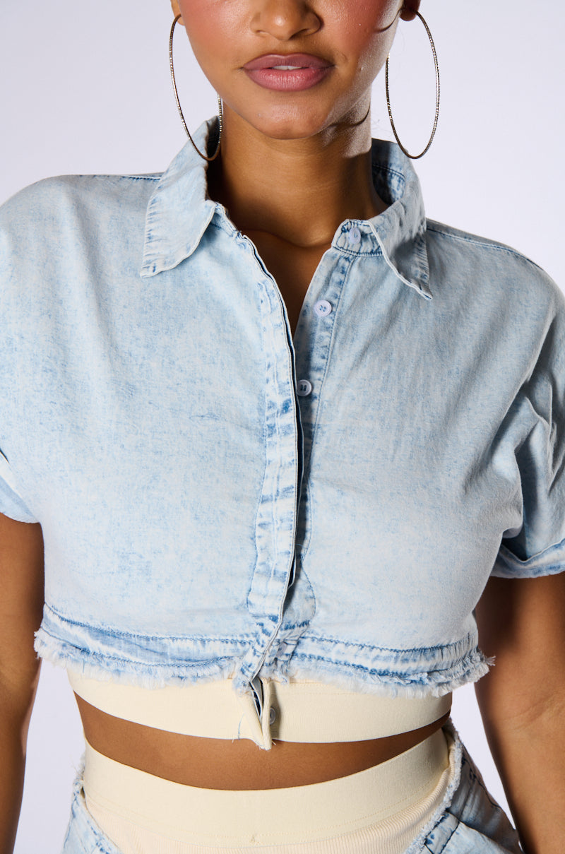 MIDDAY PARK DATE CROPPED BUTTON DOWN SHIRT IN BLUE