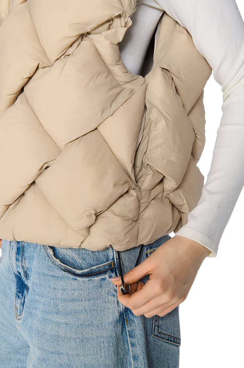 PADDINGTON WEAVE PUFFER VEST IN TAN