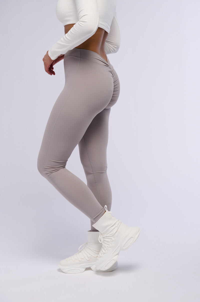 ON THE RUN RUCHED LEGGING IN GREY