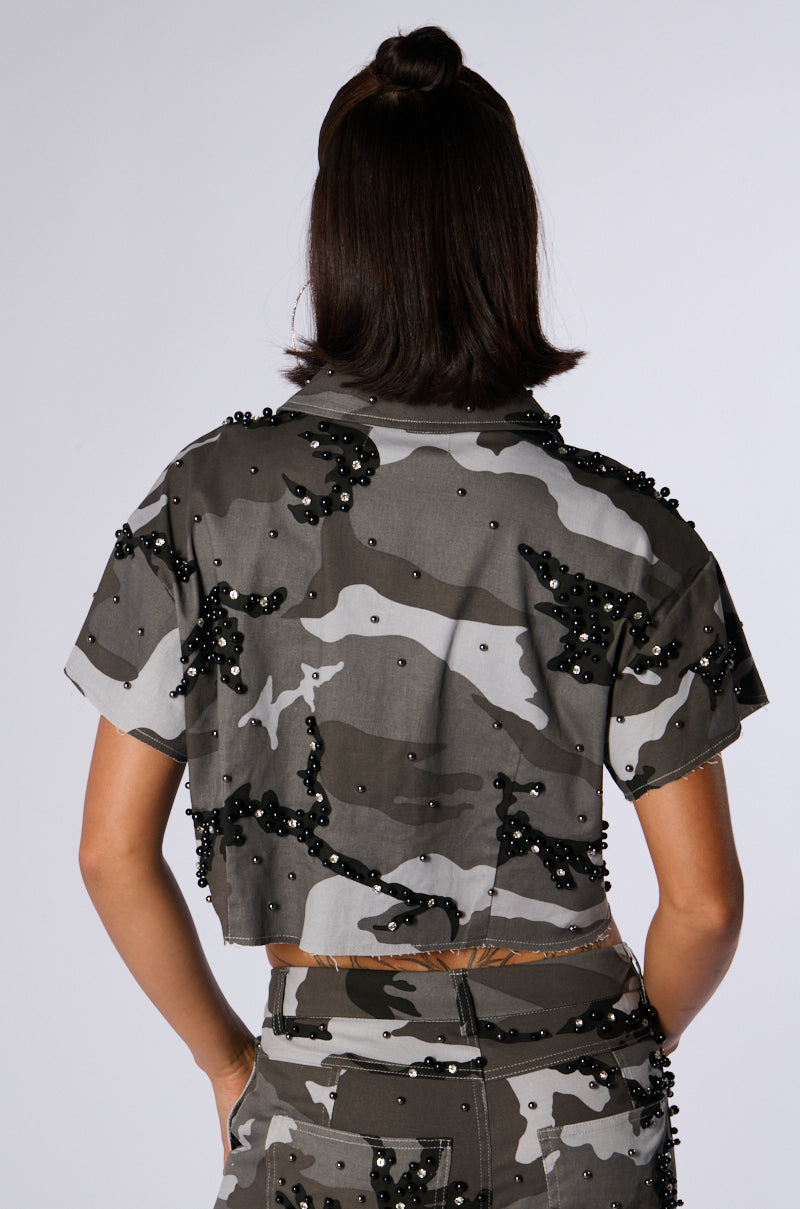 APPLY PRESSURE GREY CAMO CROPPED BUTTON DOWN