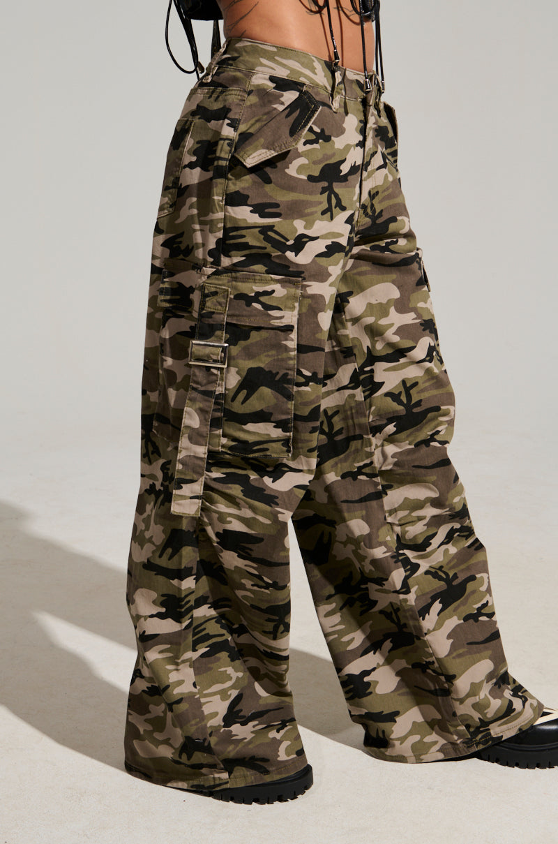 STREET STYLE WIDE LEG CAMO PANT