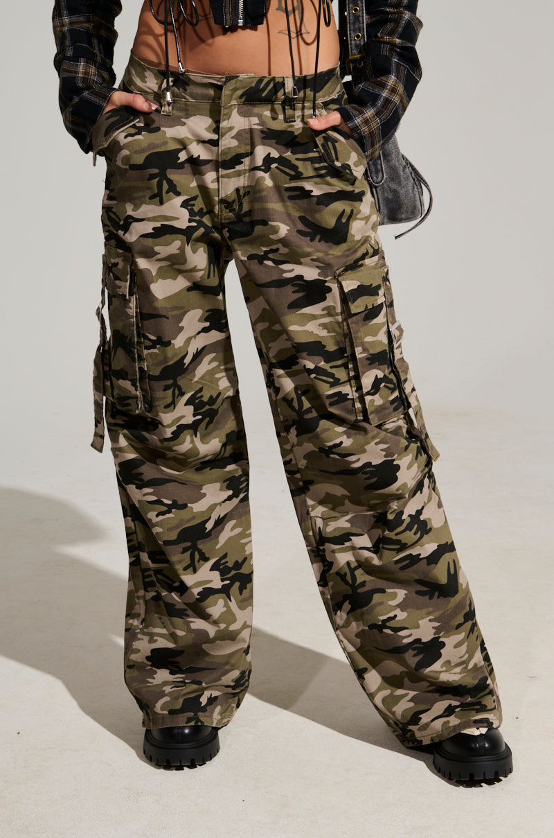 STREET STYLE WIDE LEG CAMO PANT