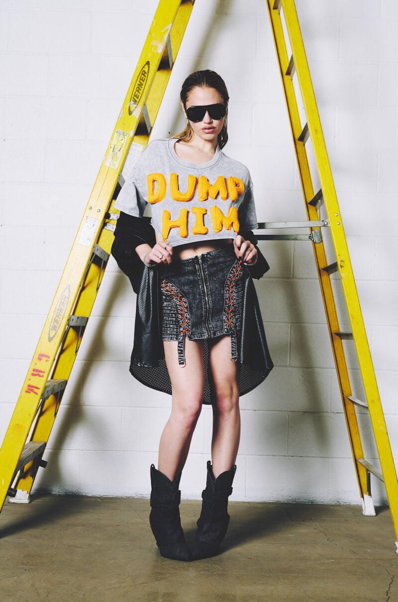 DUMP HIM MINERAL WASH CROPPED GRAPHIC TEE