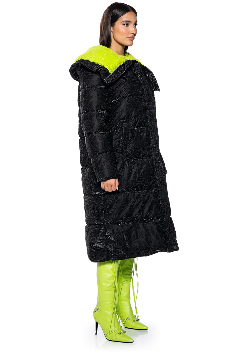 STAND OUT LONG PUFFER WITH SHERPA LINING