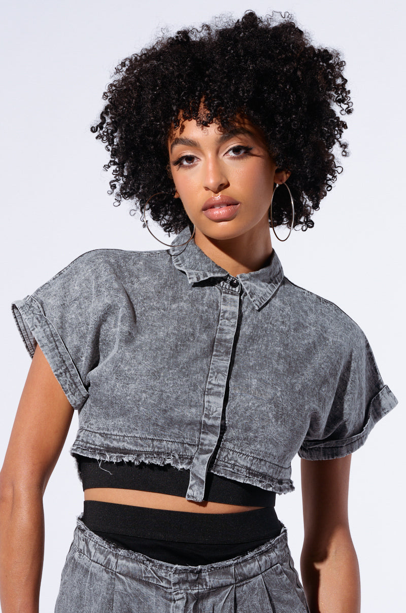 MIDDAY PARK DATE CROPPED BUTTON DOWN SHIRT IN GREY