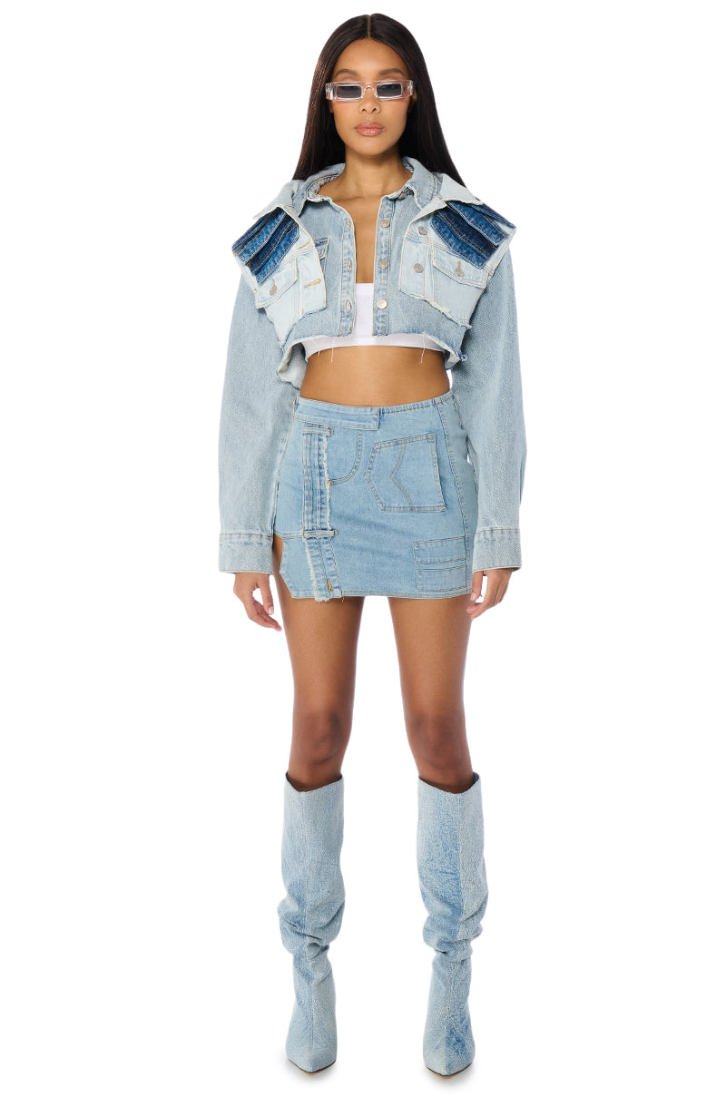 EVERYONE LOVES POCKETS DENIM CROP JACKET