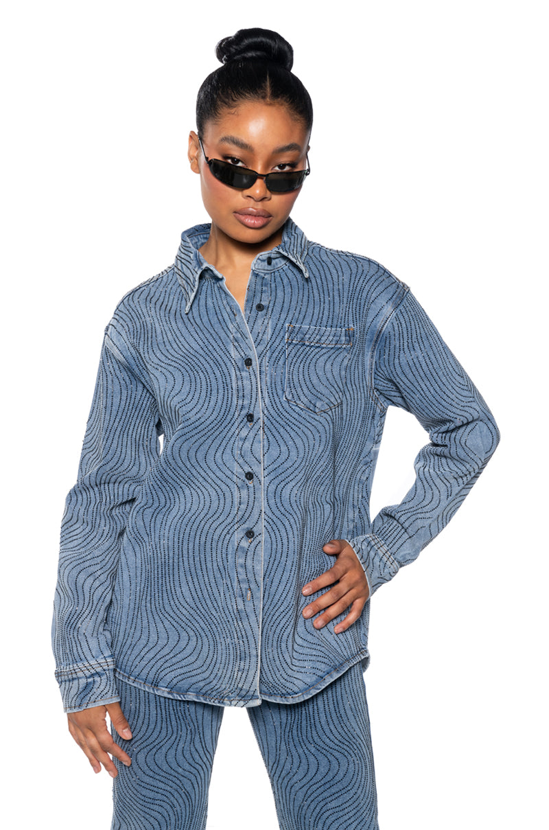 EFFORTLESS GLAM RHINESTONE BUTTON DOWN SHIRT IN MEDIUM BLUE DENIM