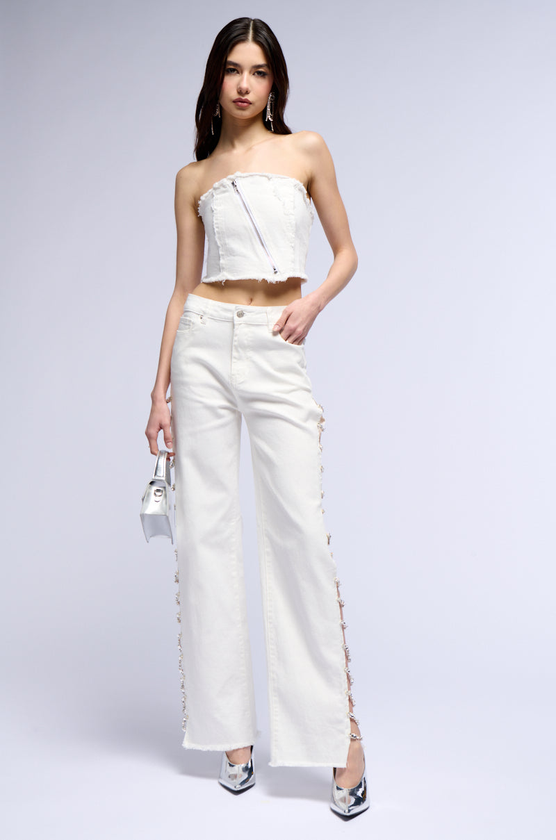 COVERED IN DIAMONDS RELAXED JEANS IN WHITE