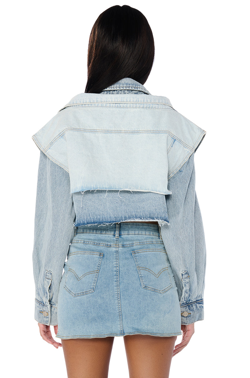 EVERYONE LOVES POCKETS DENIM CROP JACKET