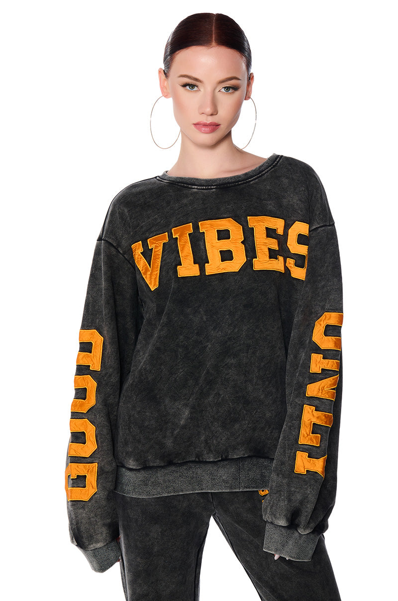 GOOD VIBES ONLY CLUB MINERAL WASH SWEATSHIRT