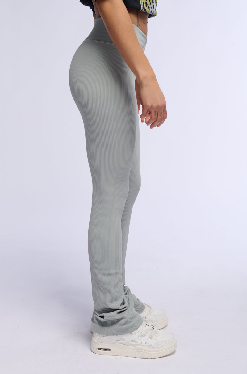 PAXTON RIBBED CROSS FRONT FLARED LEGGING IN GREY