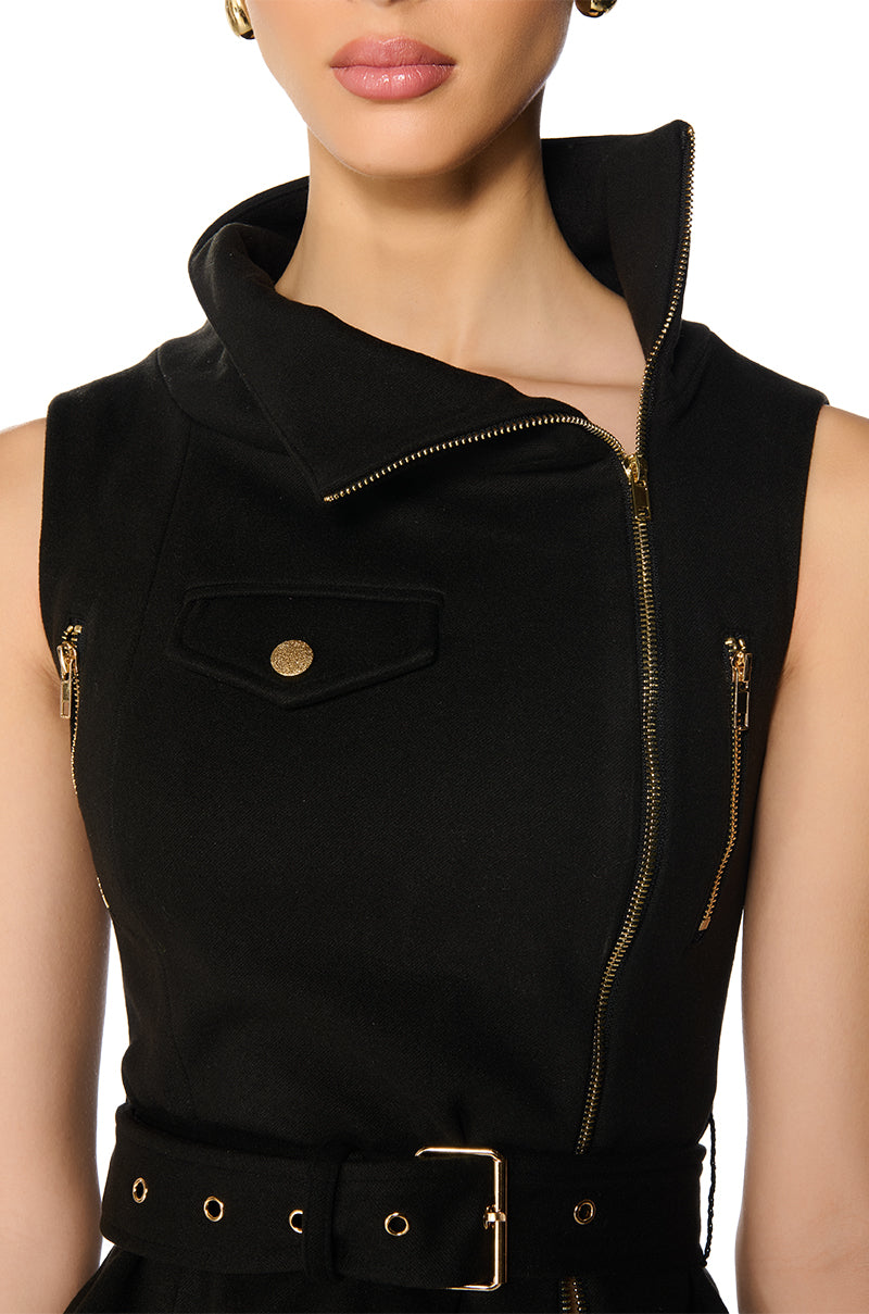 SOPHISTICATED WOMAN SLEEVELESS BELTED VEST TOP