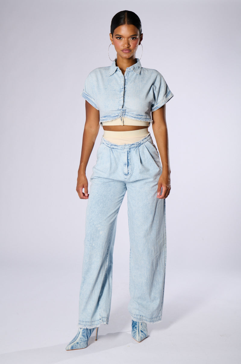 MIDDAY PARK DATE CROPPED BUTTON DOWN SHIRT IN BLUE