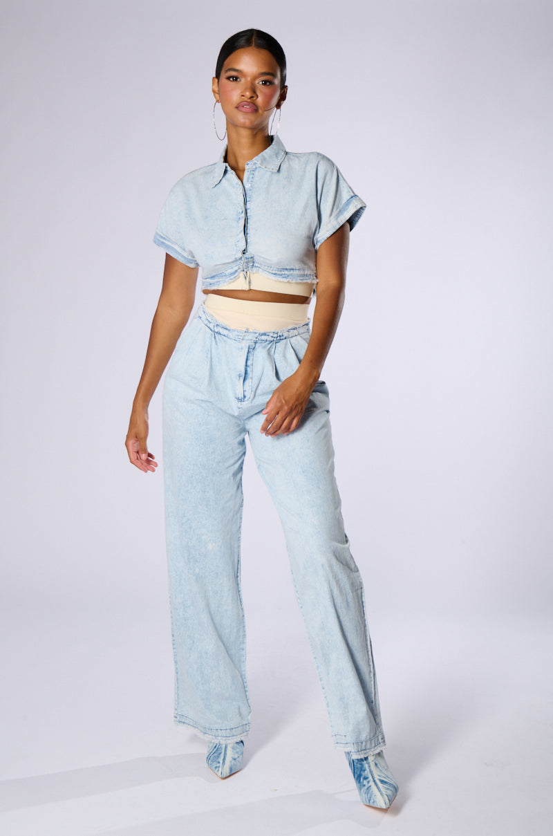 MIDDAY PARK DATE CROPPED BUTTON DOWN SHIRT IN BLUE