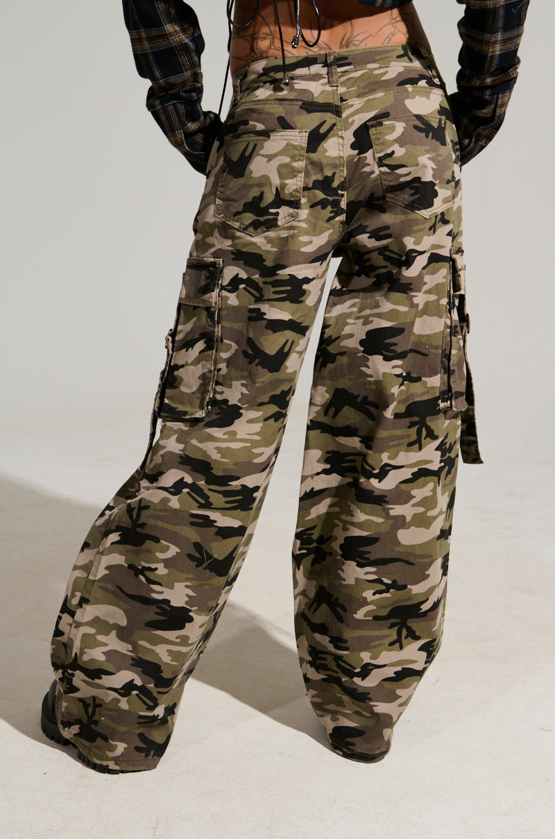 STREET STYLE WIDE LEG CAMO PANT