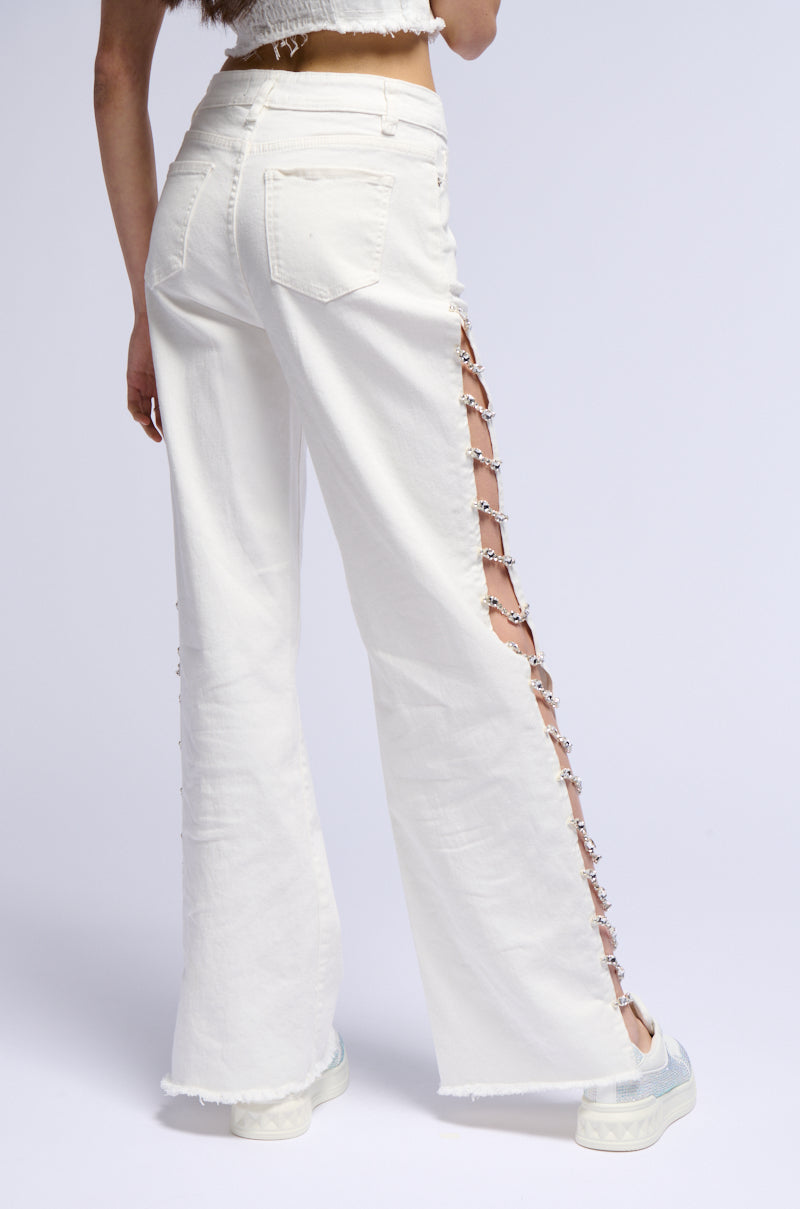 COVERED IN DIAMONDS RELAXED JEANS IN WHITE